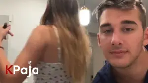 Parejita de weritos follando en la cocina